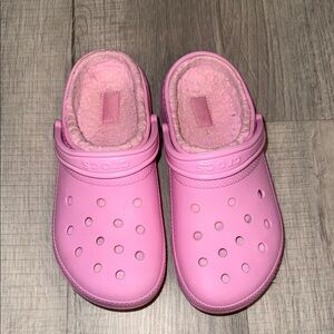 Crocs fuzz lined pink clogs